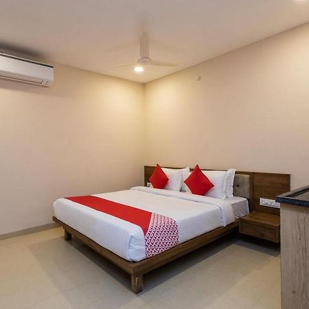 Oyo 77137 Hotle Castle Inn 뭄바이 외부 사진