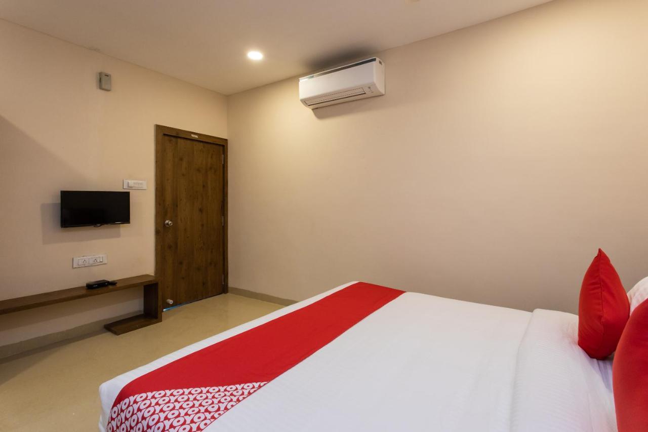 Oyo 77137 Hotle Castle Inn 뭄바이 외부 사진